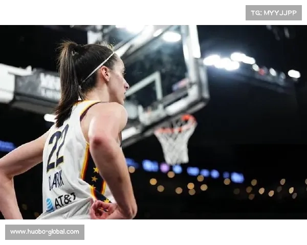 凯特琳-克拉克无球移动制造空档 队友三分命中展现团队配合(凯瑟琳斯特拉克) 凯特琳-克拉克无球移动制造空档 队友三分命中展现团队配合(凯瑟琳斯特拉克)